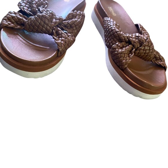 Michael Kors NWOT Slides Size 8 - Picture 6 of 6